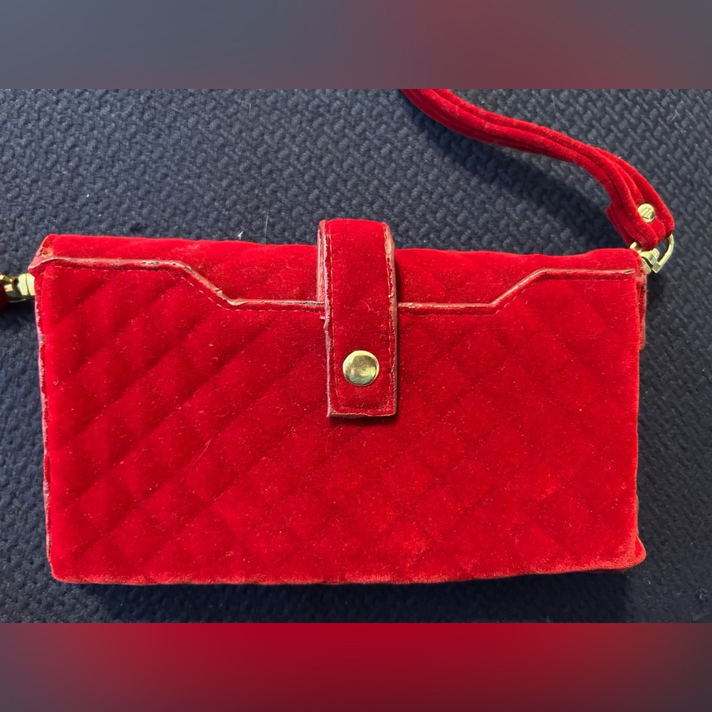 Adrienne Vittadini Red Quilted Charging Wallet